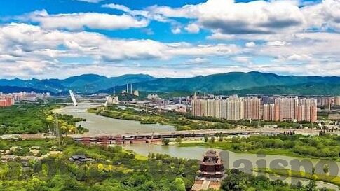 幸运水果机(老虎机777-幸运水果机，老虎机777的娱乐与风险